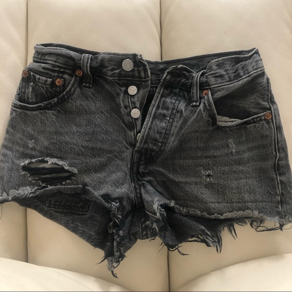 Black Levi jean shorts - Picture 3 of 3